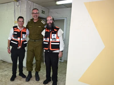 עם פיקוד העורף הרב קאפ ואהרן (1)